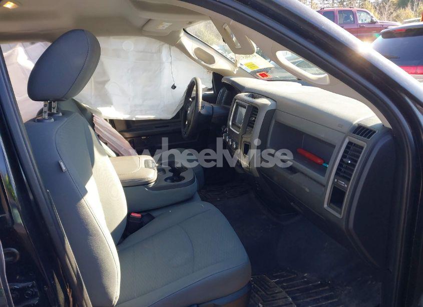 Photo 5 of 2018 Ram 1500 EXPRESS 4X4 6'4 BOX (VIN 1C6RR7FG3JS222877)