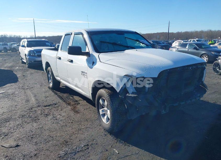 2019 Ram 1500 CLASSIC EXPRESS 4X4 6'4 BOX (VIN 1C6RR7FG3KS631821) main photo