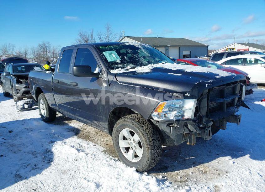 2018 Ram 1500 EXPRESS 4X4 6'4 BOX (VIN 1C6RR7FG4JS260831) main photo