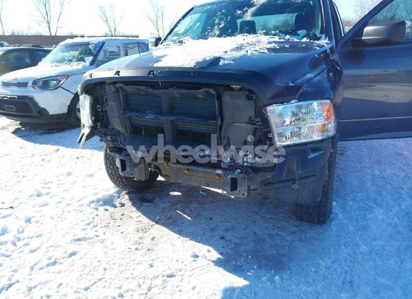 Photo 6 of 2018 Ram 1500 EXPRESS 4X4 6'4 BOX (VIN 1C6RR7FG4JS260831)