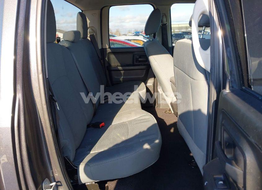 Photo 8 of 2018 Ram 1500 EXPRESS 4X4 6'4 BOX (VIN 1C6RR7FG4JS260831)