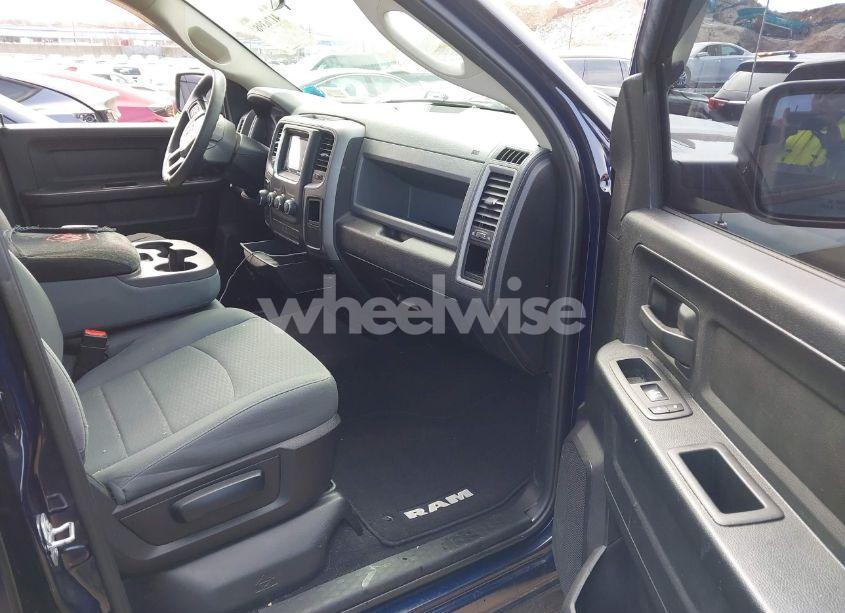 Photo 5 of 2018 Ram 1500 EXPRESS 4X4 6'4 BOX (VIN 1C6RR7FG4JS269271)