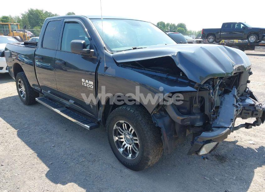 2019 Ram 1500 CLASSIC EXPRESS 4X4 6'4 BOX (VIN 1C6RR7FG4KS624571) main photo