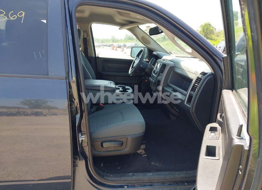 Photo 5 of 2019 Ram 1500 CLASSIC EXPRESS 4X4 6'4 BOX (VIN 1C6RR7FG4KS624571)