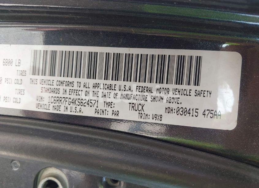 Photo 9 of 2019 Ram 1500 CLASSIC EXPRESS 4X4 6'4 BOX (VIN 1C6RR7FG4KS624571)