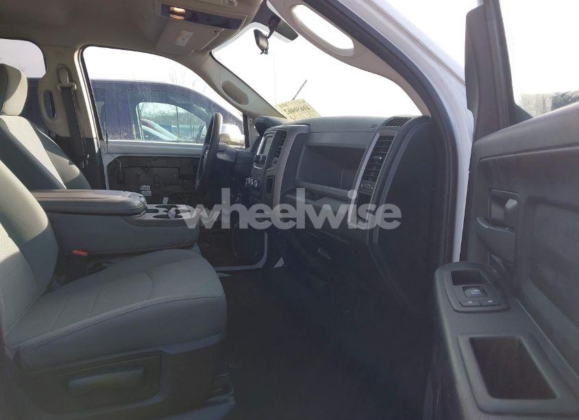 Photo 5 of 2018 Ram 1500 (VIN 1C6RR7FG5JS326965)