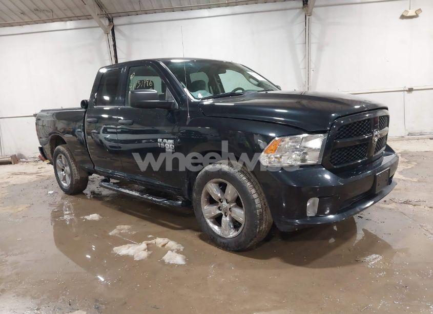 2019 Ram 1500 CLASSIC EXPRESS 4X4 6'4 BOX (VIN 1C6RR7FG5KS503144) main photo
