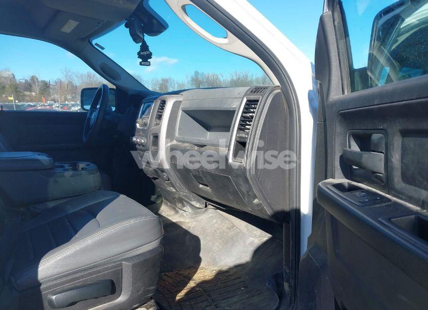 Photo 5 of 2019 Ram 1500 CLASSIC TRADESMAN 4X4 6'4 BOX (VIN 1C6RR7FG5KS597588)
