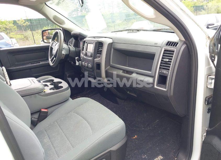 Photo 5 of 2019 Ram 1500 CLASSIC EXPRESS 4X4 6'4 BOX (VIN 1C6RR7FG5KS636714)