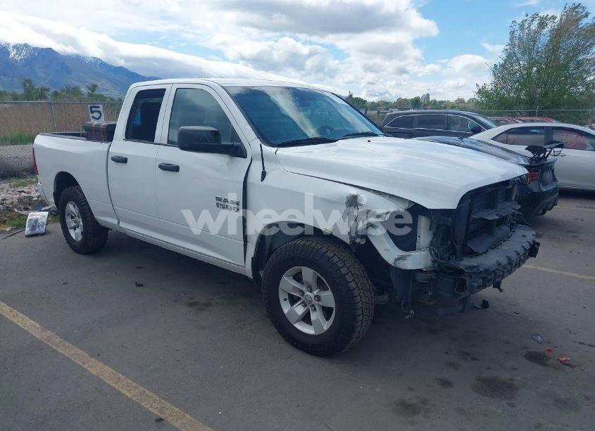 2017 Ram 1500 EXPRESS 4X4 6'4 BOX (VIN 1C6RR7FG6HS698602) main photo