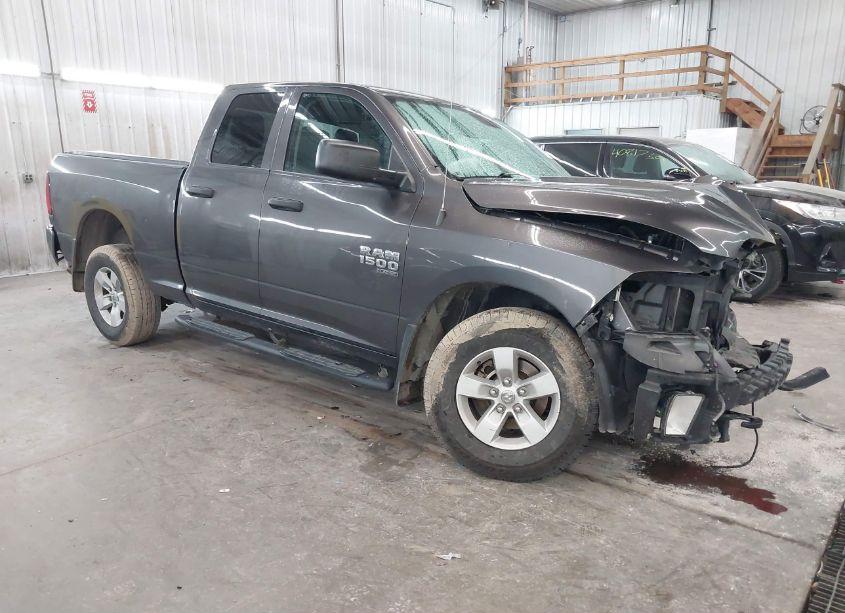 2019 Ram 1500 CLASSIC EXPRESS 4X4 6'4 BOX (VIN 1C6RR7FG6KS523564) main photo