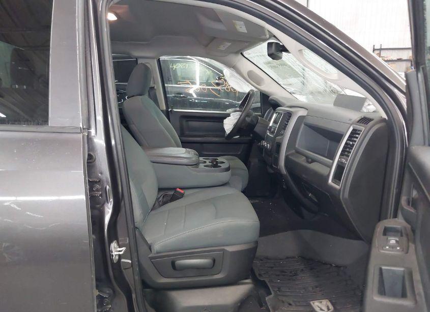 Photo 5 of 2019 Ram 1500 CLASSIC EXPRESS 4X4 6'4 BOX (VIN 1C6RR7FG6KS523564)