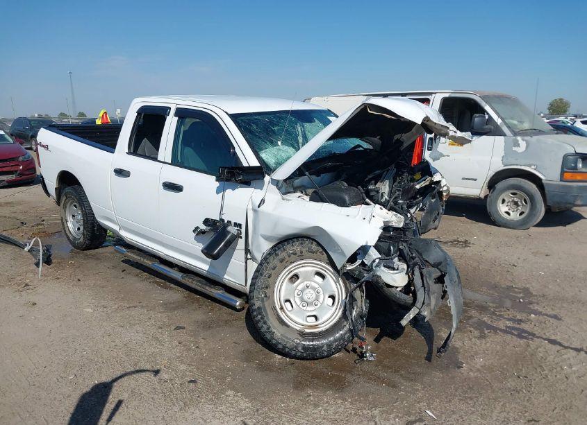 2019 Ram 1500 CLASSIC TRADESMAN 4X4 6'4 BOX (VIN 1C6RR7FG6KS607013) main photo