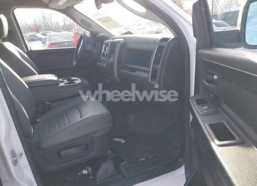 Photo 5 of 2019 Ram 1500 CLASSIC TRADESMAN 4X4 6'4 BOX (VIN 1C6RR7FG6KS708844)