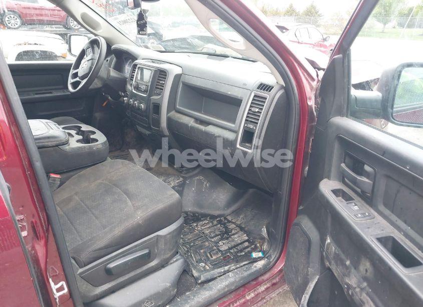 Photo 5 of 2019 Ram 1500 CLASSIC EXPRESS 4X4 6'4 BOX (VIN 1C6RR7FG7KS501699)