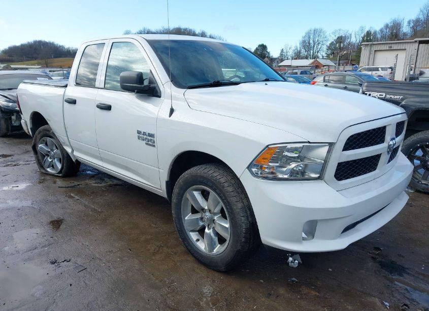 2019 Ram 1500 CLASSIC EXPRESS 4X4 6'4 BOX (VIN 1C6RR7FG7KS501802) main photo