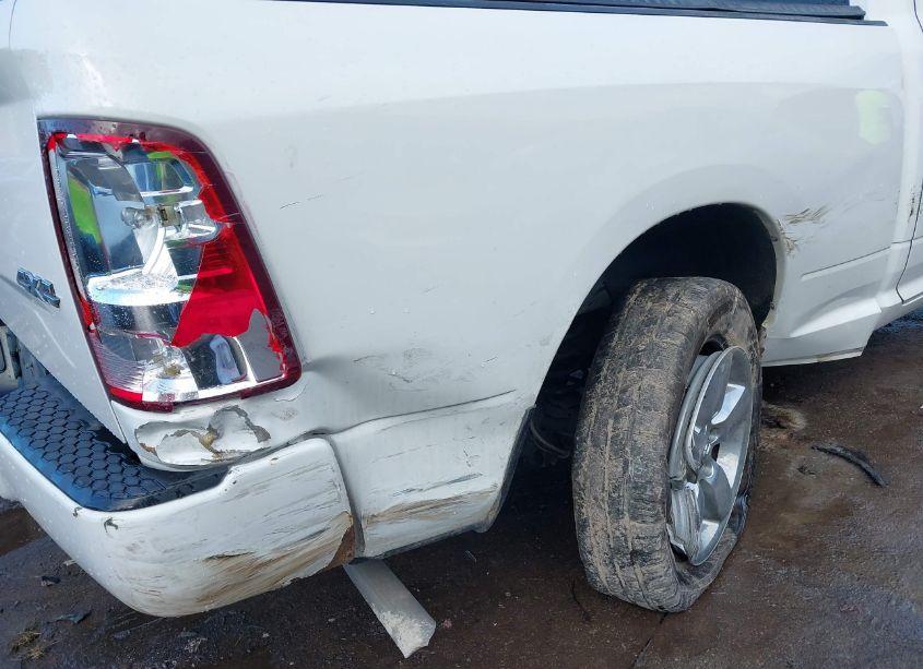 Photo 17 of 2019 Ram 1500 CLASSIC EXPRESS 4X4 6'4 BOX (VIN 1C6RR7FG7KS501802)