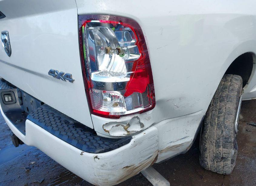 Photo 18 of 2019 Ram 1500 CLASSIC EXPRESS 4X4 6'4 BOX (VIN 1C6RR7FG7KS501802)