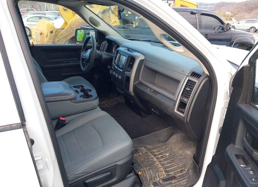 Photo 5 of 2019 Ram 1500 CLASSIC EXPRESS 4X4 6'4 BOX (VIN 1C6RR7FG7KS501802)