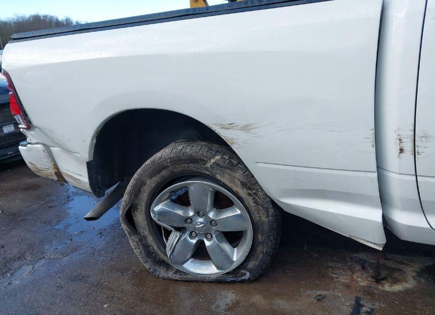 Photo 6 of 2019 Ram 1500 CLASSIC EXPRESS 4X4 6'4 BOX (VIN 1C6RR7FG7KS501802)