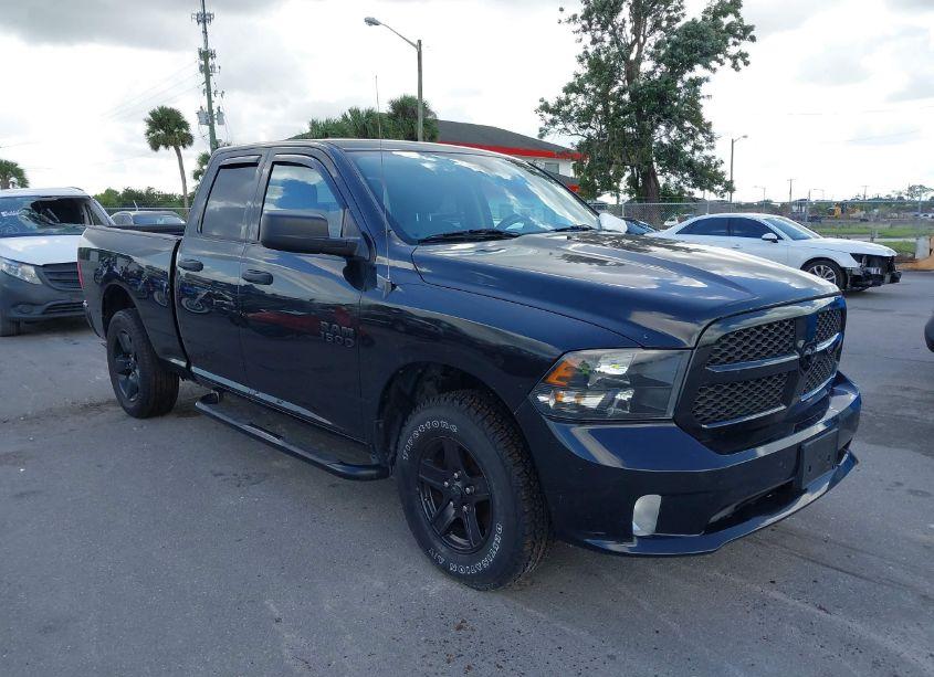 2017 Ram 1500 EXPRESS 4X4 6'4 BOX (VIN 1C6RR7FG8HS850220) main photo