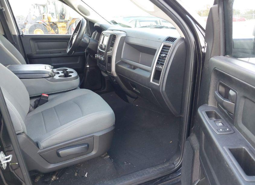 Photo 5 of 2017 Ram 1500 EXPRESS 4X4 6'4 BOX (VIN 1C6RR7FG8HS850220)