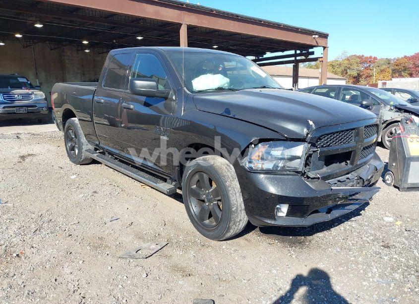 2019 Ram 1500 CLASSIC EXPRESS 4X4 6'4 BOX (VIN 1C6RR7FG9KS502384) main photo