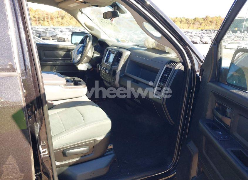 Photo 5 of 2019 Ram 1500 CLASSIC EXPRESS 4X4 6'4 BOX (VIN 1C6RR7FG9KS502384)