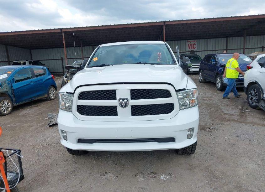 Photo 12 of 2018 Ram 1500 EXPRESS QUAD CAB 4X4 6'4 BOX (VIN 1C6RR7FT0JS176213)