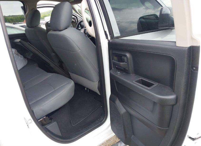 Photo 8 of 2018 Ram 1500 EXPRESS QUAD CAB 4X4 6'4 BOX (VIN 1C6RR7FT0JS176213)