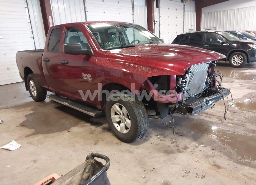 2019 Ram 1500 CLASSIC EXPRESS 4X4 6'4 BOX (VIN 1C6RR7FT0KS546772) main photo