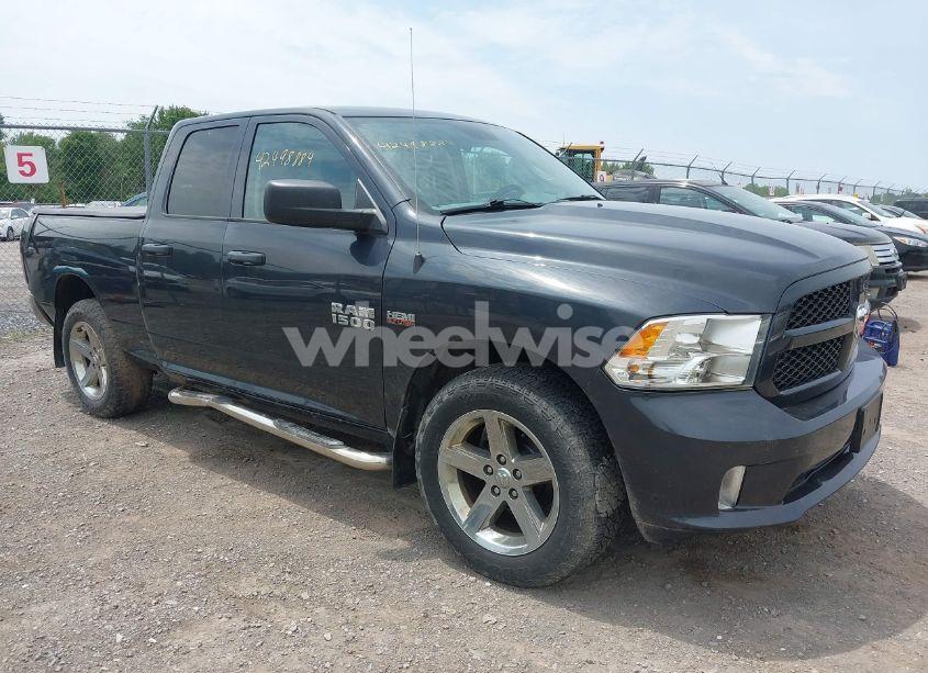 2018 Ram 1500 EXPRESS 4X4 6'4 BOX (VIN 1C6RR7FT2JS198665) main photo