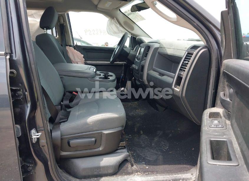 Photo 5 of 2018 Ram 1500 EXPRESS 4X4 6'4 BOX (VIN 1C6RR7FT2JS198665)