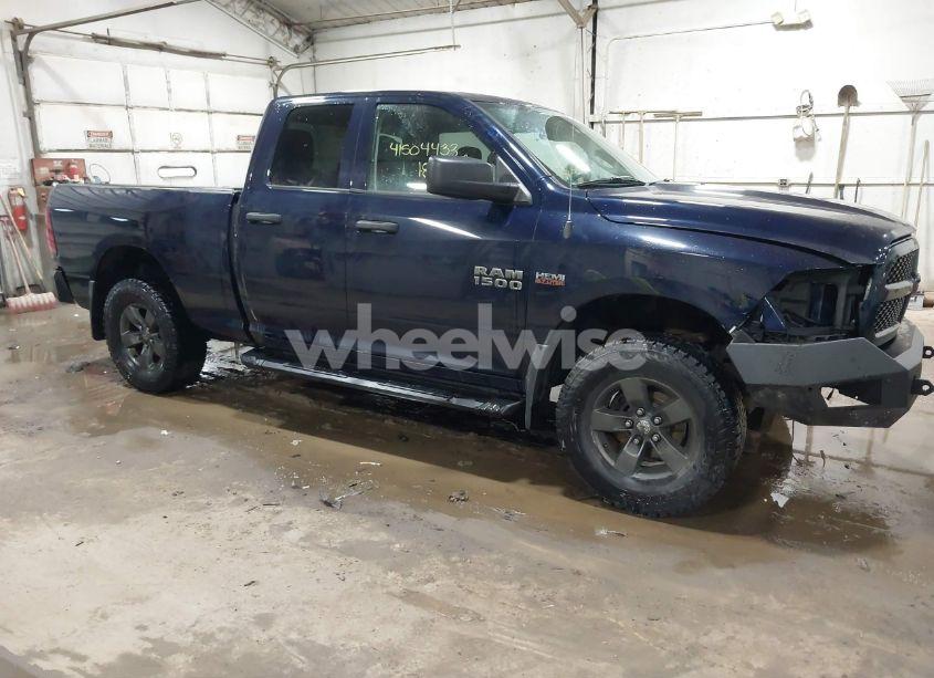 2018 Ram 1500 EXPRESS 4X4 6'4 BOX (VIN 1C6RR7FT2JS327990) main photo