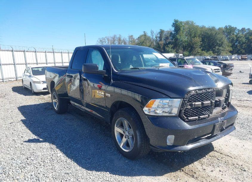 2017 Ram 1500 EXPRESS 4X4 6'4 BOX (VIN 1C6RR7FT3HS530123) main photo