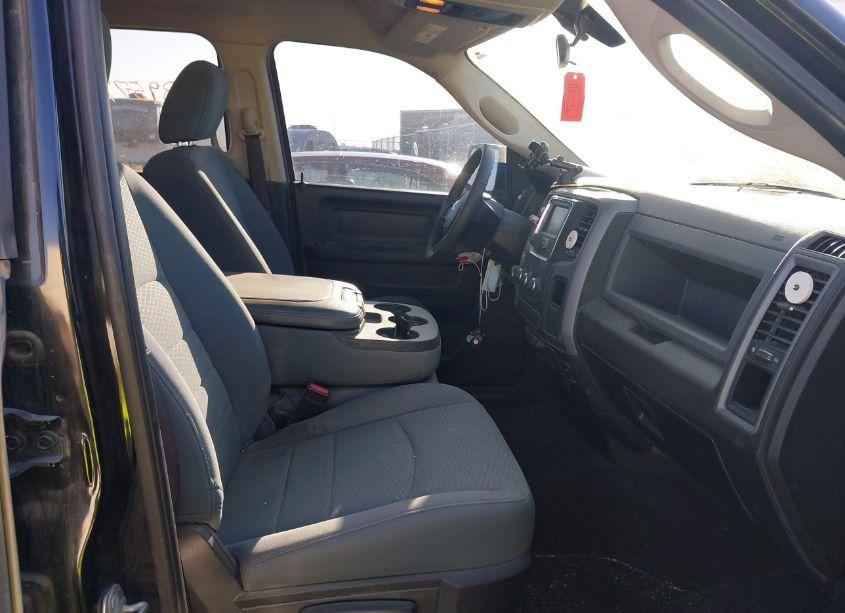 Photo 5 of 2019 Ram 1500 CLASSIC EXPRESS QUAD CAB 4X4 6'4 BOX (VIN 1C6RR7FT3KS531487)