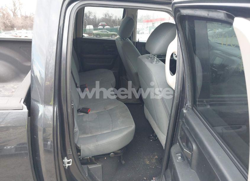 Photo 8 of 2018 Ram 1500 EXPRESS 4X4 6'4 BOX (VIN 1C6RR7FT4JS348324)