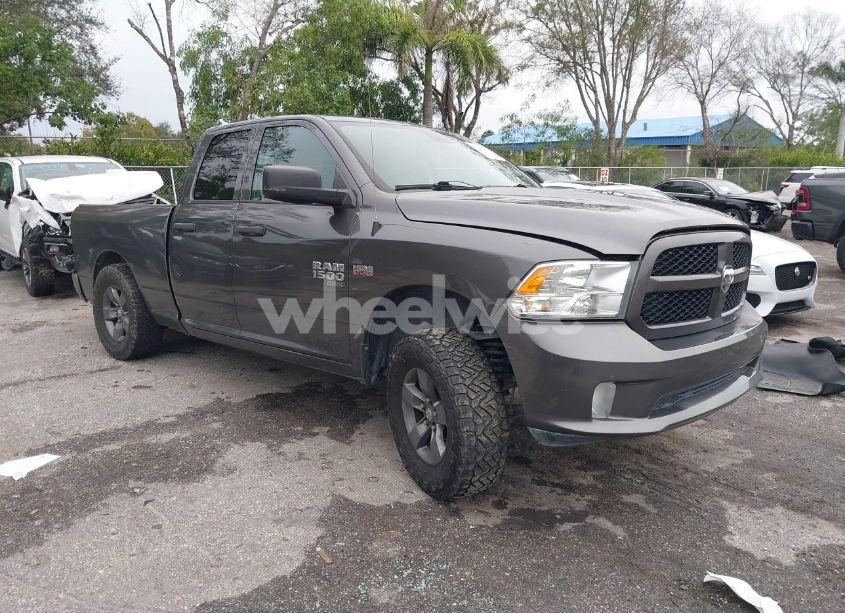 2019 Ram 1500 CLASSIC EXPRESS 4X4 6'4 BOX (VIN 1C6RR7FT4KS636345) main photo