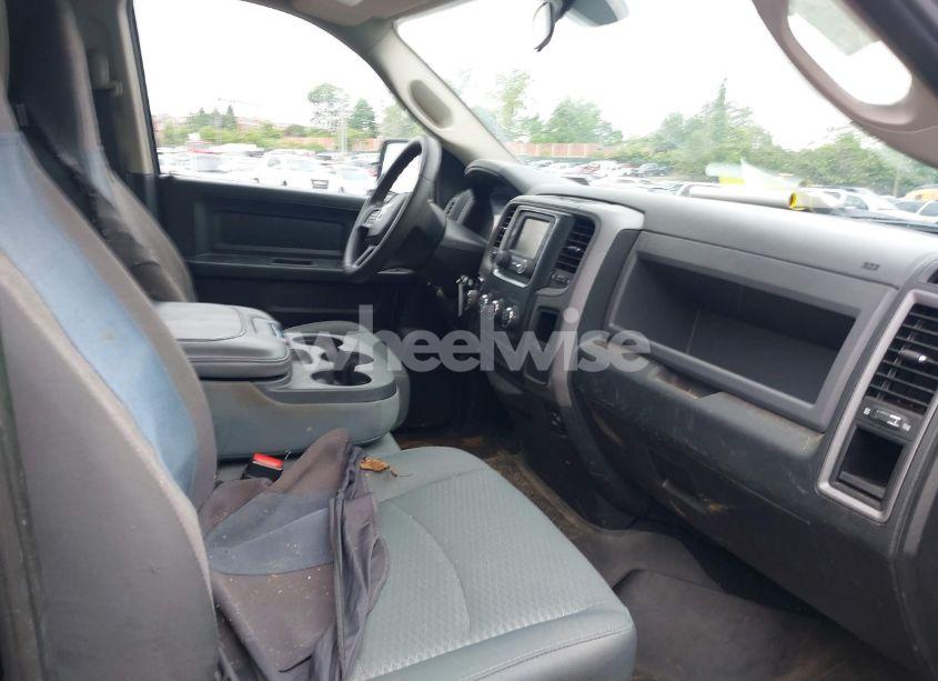 Photo 5 of 2018 Ram 1500 EXPRESS 4X4 6'4 BOX (VIN 1C6RR7FT5JS320998)