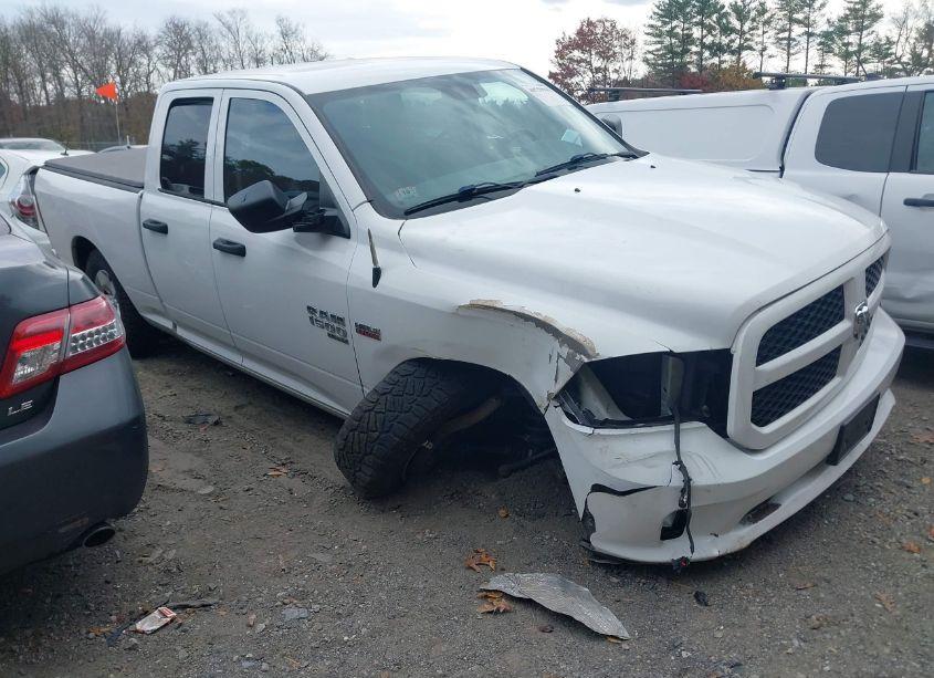 2019 Ram 1500 CLASSIC EXPRESS 4X4 6'4 BOX (VIN 1C6RR7FT5KS546895) main photo