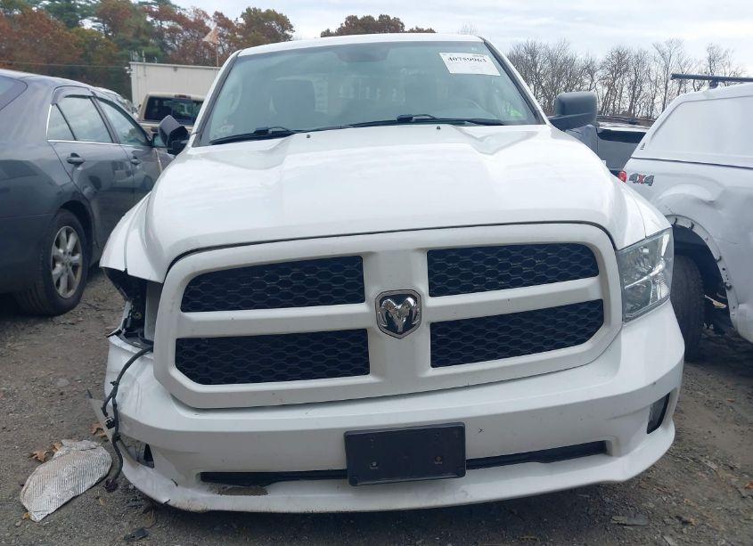 Photo 12 of 2019 Ram 1500 CLASSIC EXPRESS 4X4 6'4 BOX (VIN 1C6RR7FT5KS546895)