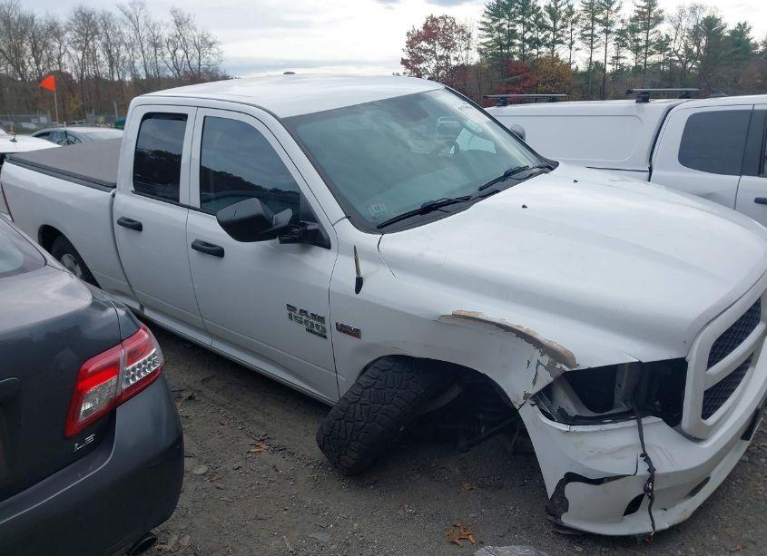 Photo 13 of 2019 Ram 1500 CLASSIC EXPRESS 4X4 6'4 BOX (VIN 1C6RR7FT5KS546895)