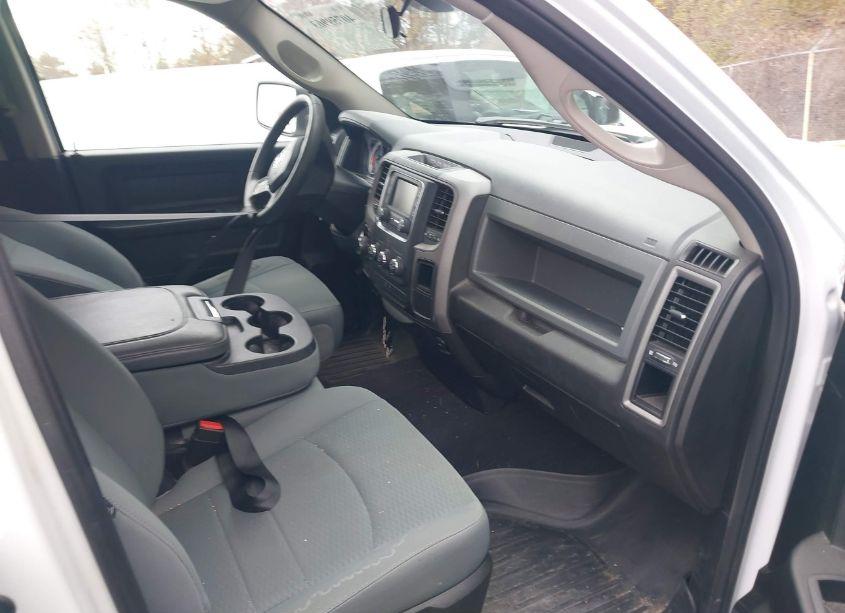 Photo 5 of 2019 Ram 1500 CLASSIC EXPRESS 4X4 6'4 BOX (VIN 1C6RR7FT5KS546895)