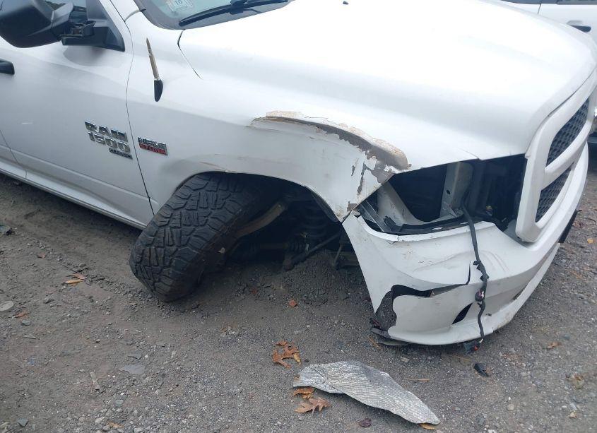 Photo 6 of 2019 Ram 1500 CLASSIC EXPRESS 4X4 6'4 BOX (VIN 1C6RR7FT5KS546895)