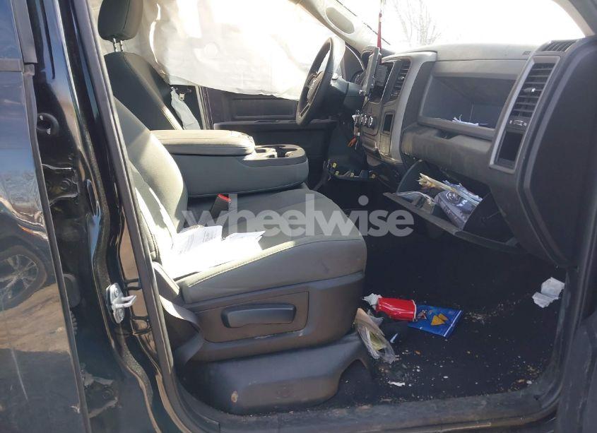 Photo 5 of 2019 Ram 1500 CLASSIC EXPRESS 4X4 6'4 BOX (VIN 1C6RR7FT5KS578097)