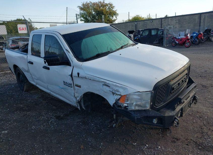 2017 Ram 1500 EXPRESS 4X4 6'4 BOX (VIN 1C6RR7FT6HS690030) main photo