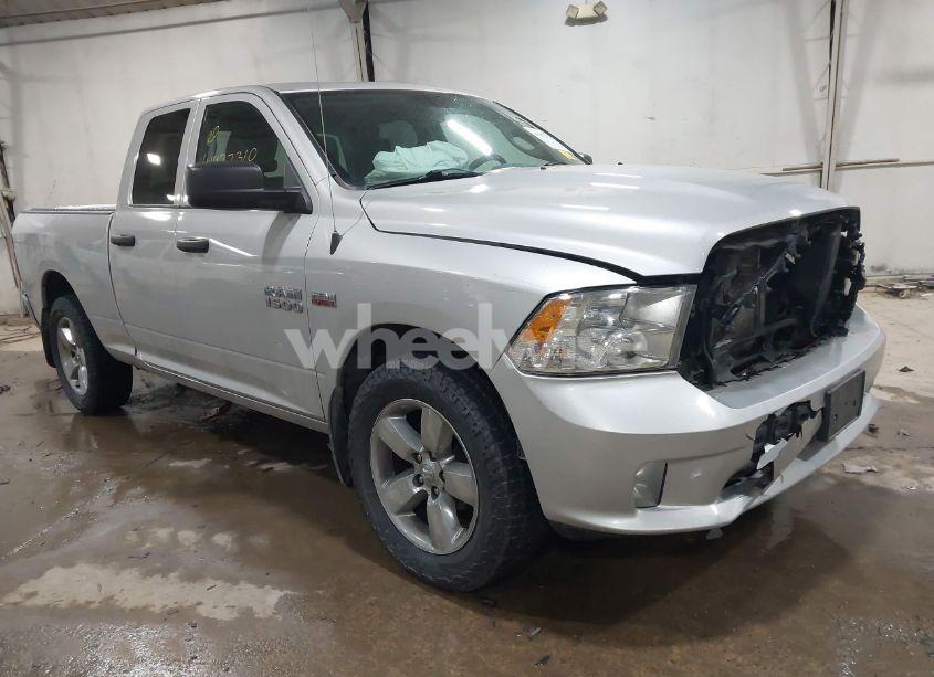 2018 Ram 1500 EXPRESS 4X4 6'4 BOX (VIN 1C6RR7FT6JS351418) main photo