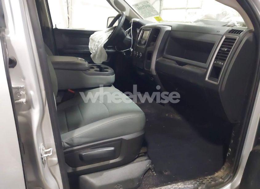 Photo 5 of 2018 Ram 1500 EXPRESS 4X4 6'4 BOX (VIN 1C6RR7FT6JS351418)