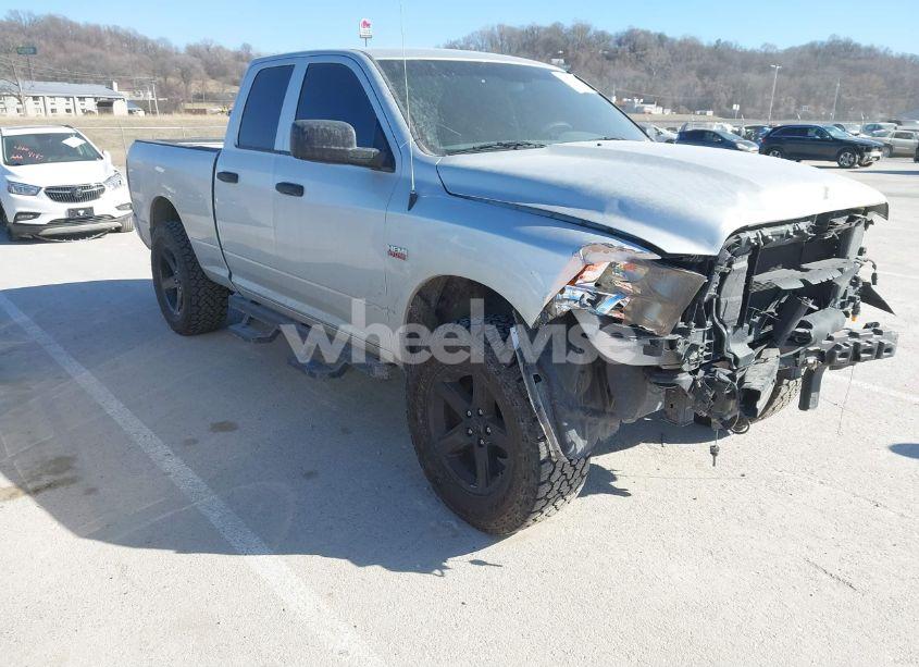 2017 Ram 1500 EXPRESS 4X4 6'4 BOX (VIN 1C6RR7FT7HS795742) main photo