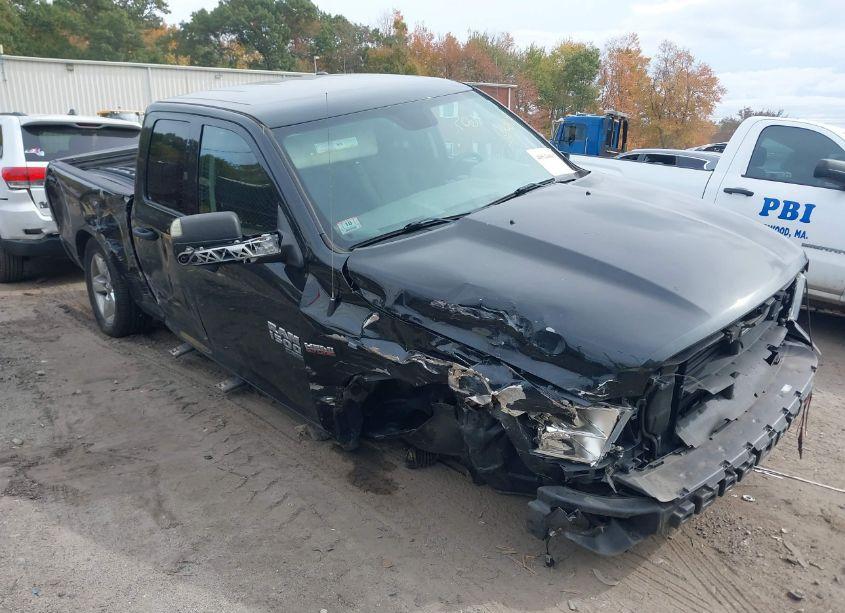 2019 Ram 1500 CLASSIC EXPRESS 4X4 6'4 BOX (VIN 1C6RR7FT7KS507936) main photo